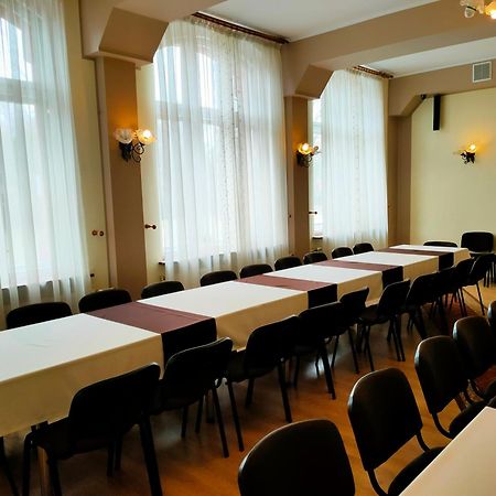 Hotel Aslan Тарновськє-Гури Екстер'єр фото