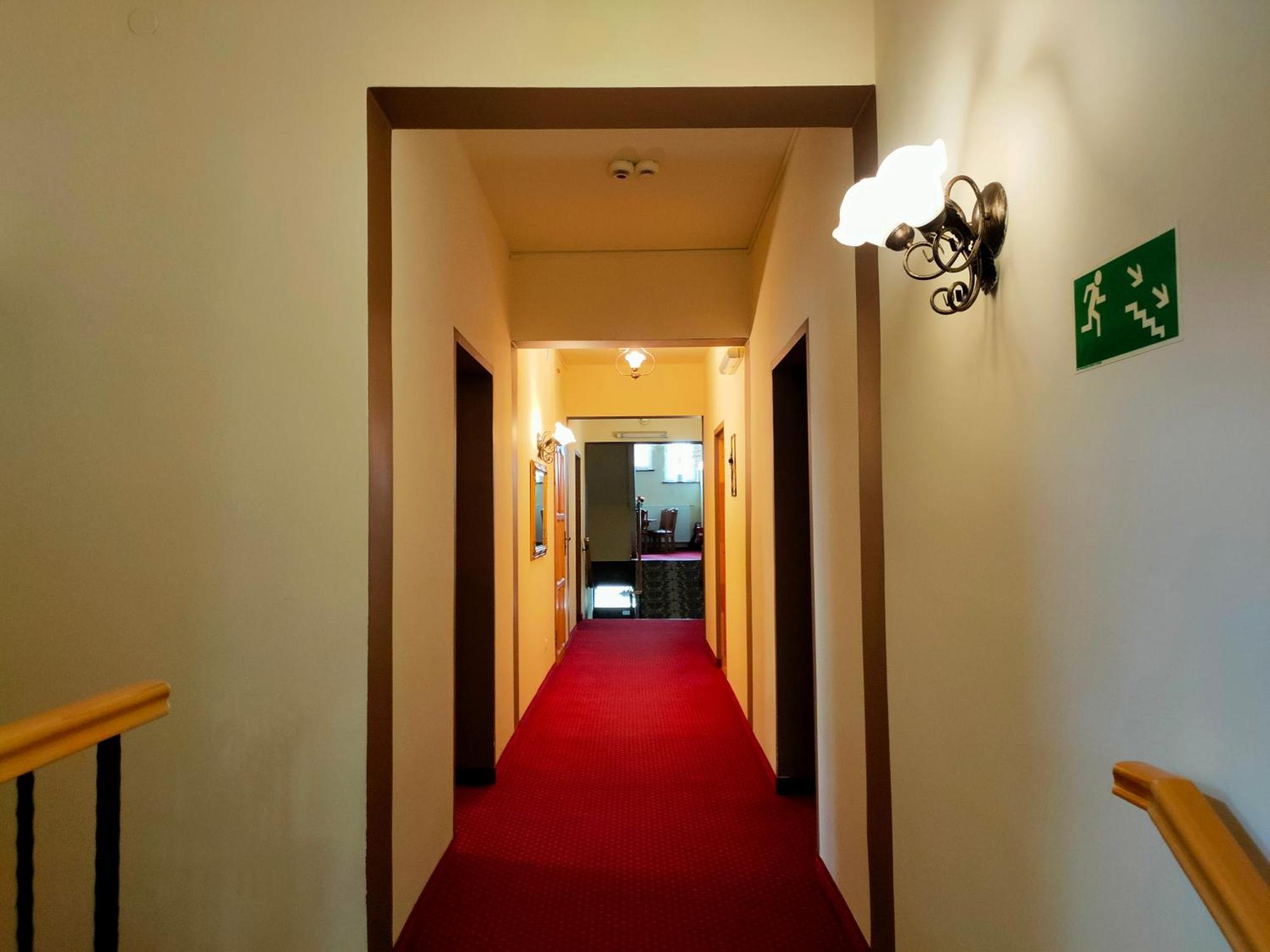 Hotel Aslan Тарновськє-Гури Екстер'єр фото