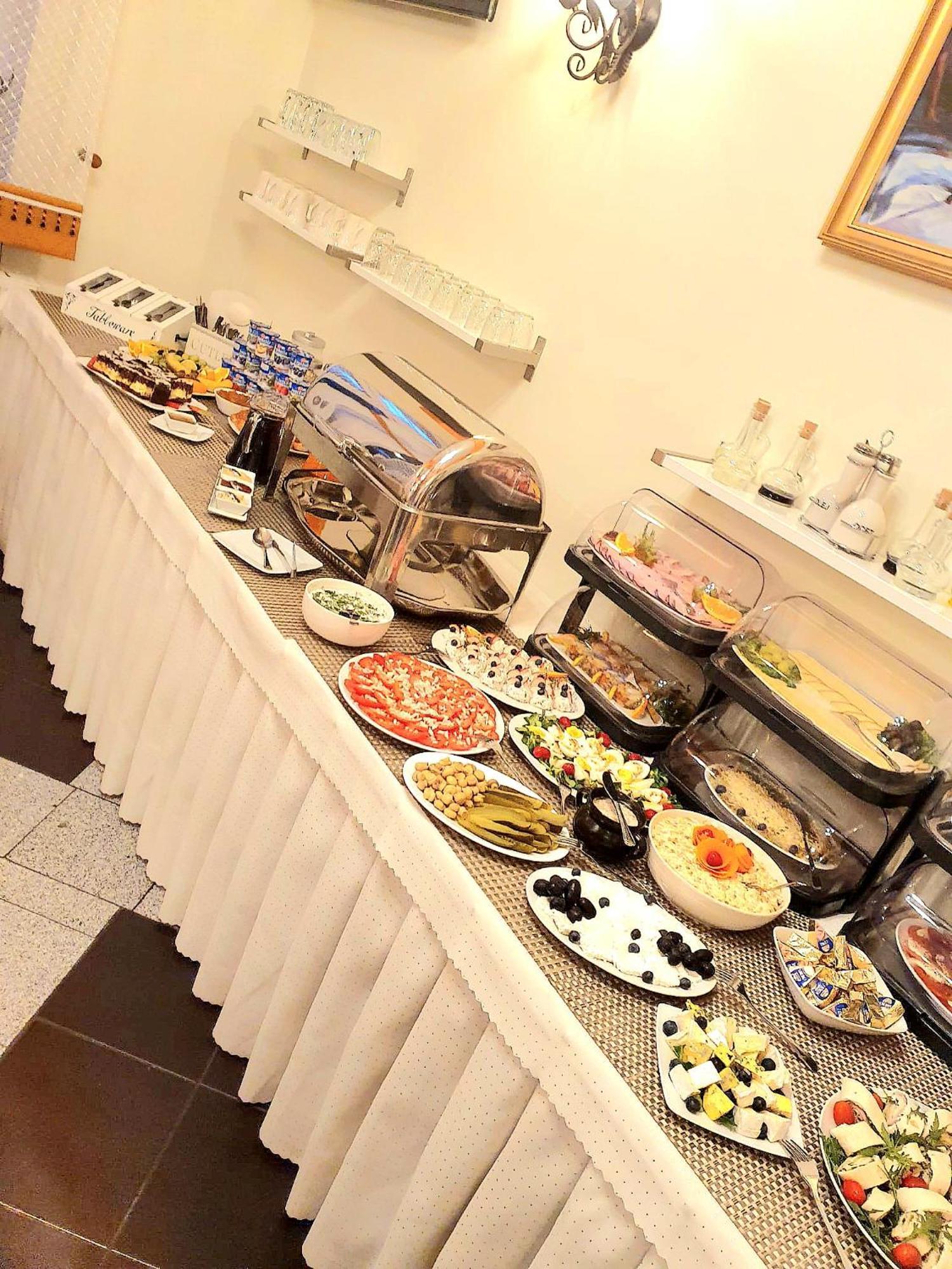 Hotel Aslan Тарновськє-Гури Екстер'єр фото