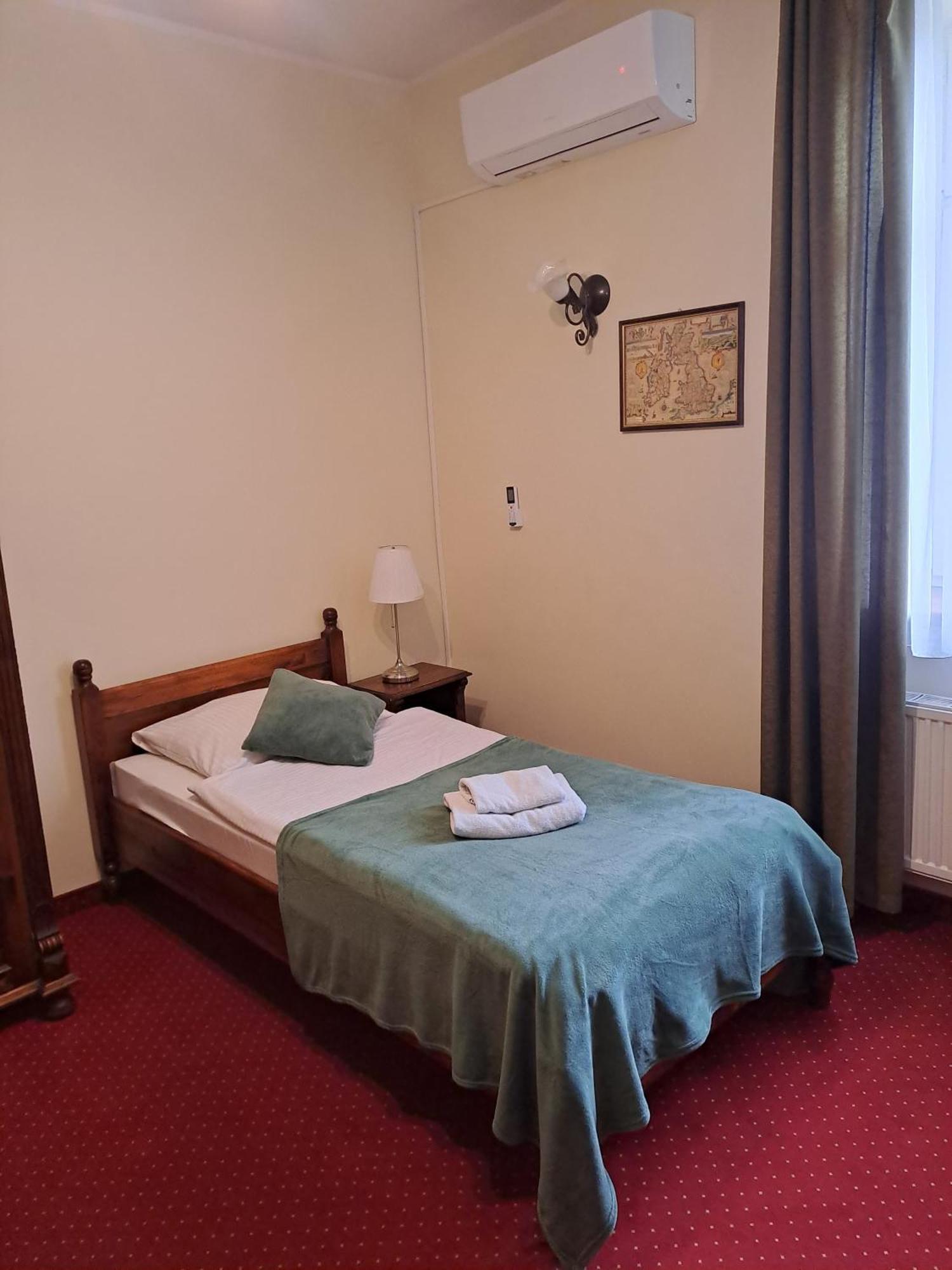 Hotel Aslan Тарновськє-Гури Екстер'єр фото