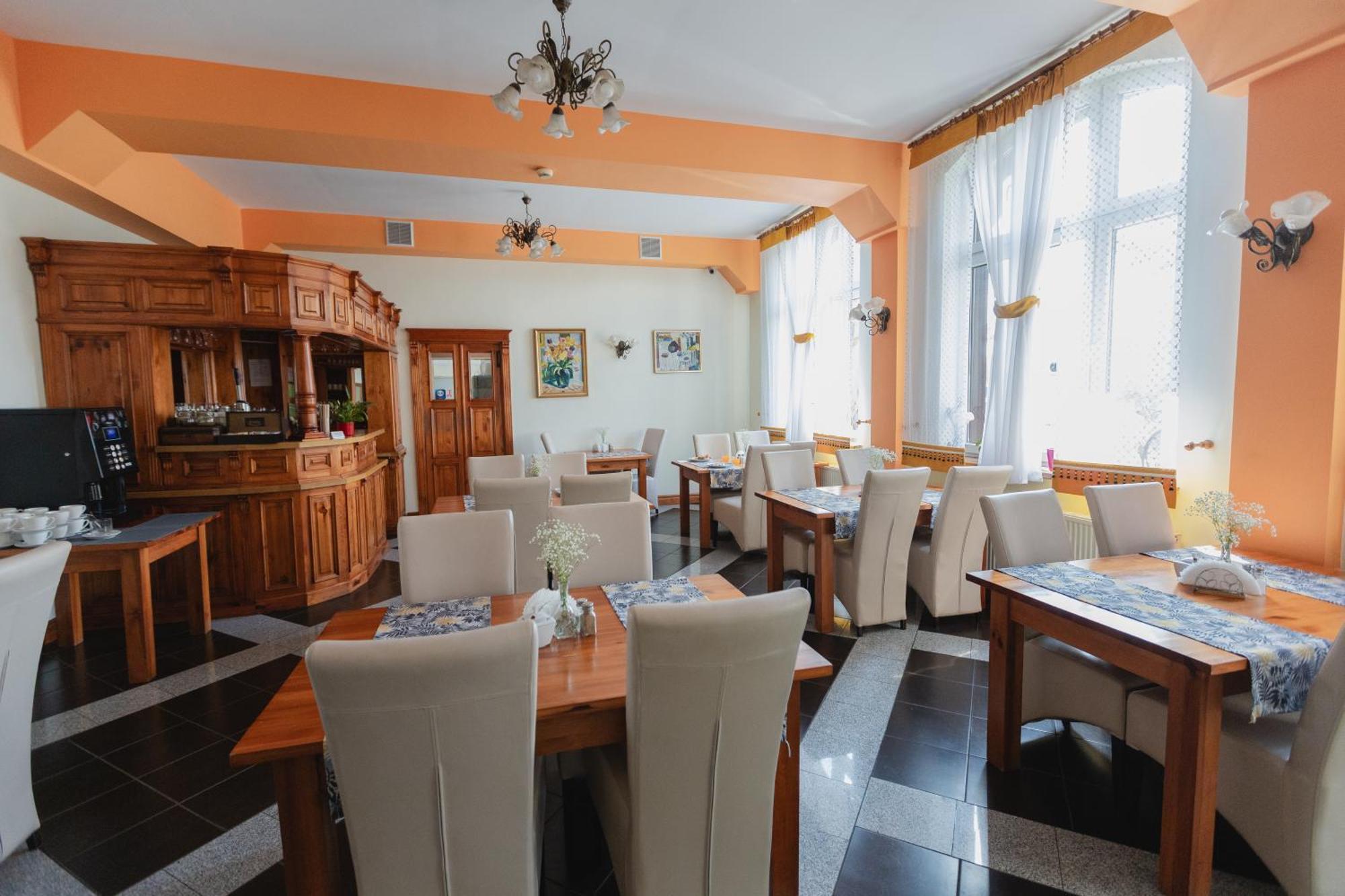 Hotel Aslan Тарновськє-Гури Екстер'єр фото