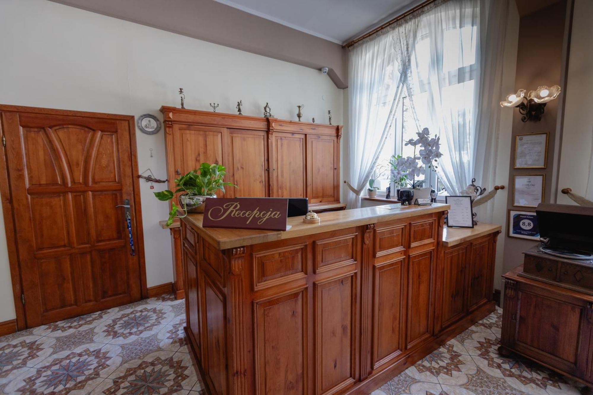 Hotel Aslan Тарновськє-Гури Екстер'єр фото